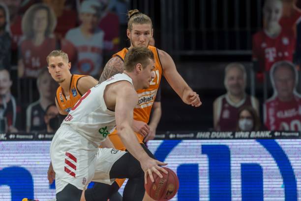 的努力与坚 的努力与坚